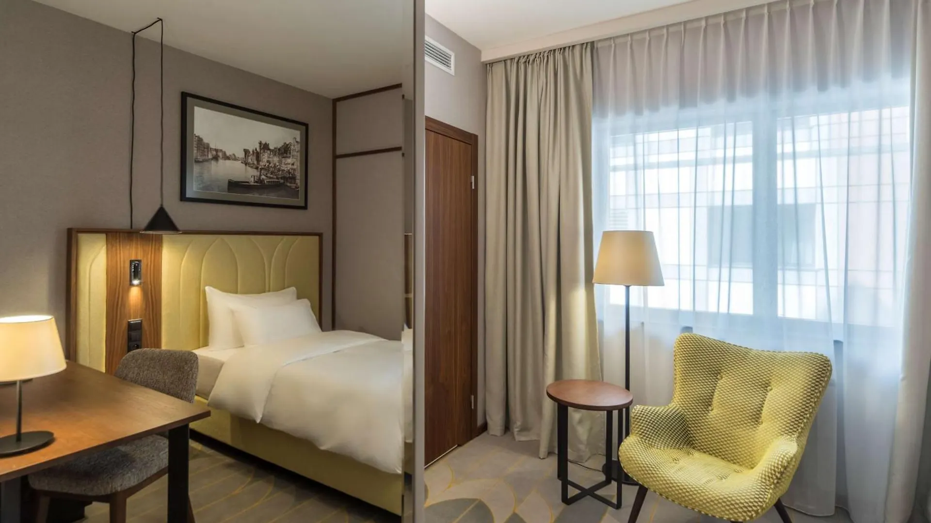 Radisson Hotel & Suites, Gdansk, Wyspa Spichrzow 4*, גדנסק